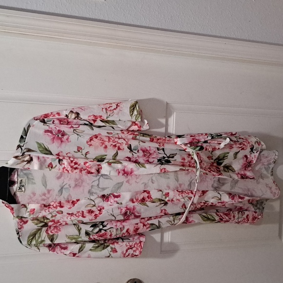 Show Me Your Mumu Floral Robe - Picture 9 of 9